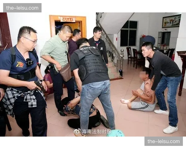 警方通报成功打击一个制造售卖假球衣的跨国犯罪团伙。